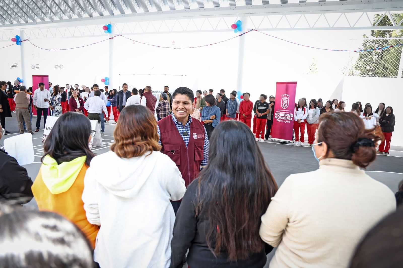 Entrega Omar Muñoz un techado más en Bachillerato Almecatla