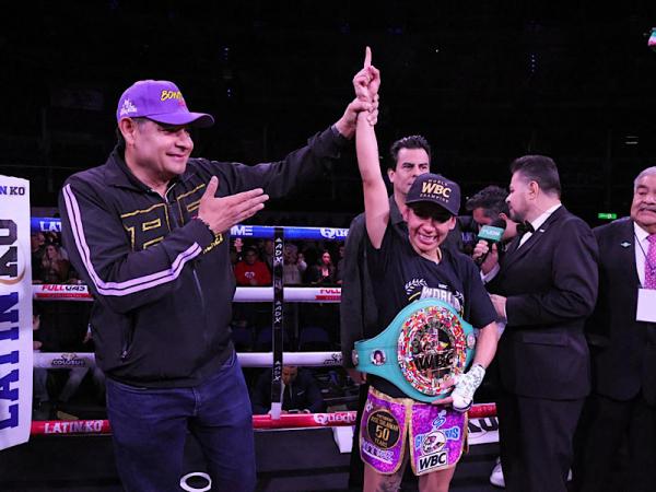 Conquista “La Bonita” Sánchez título mundial en un ambiente de fiesta