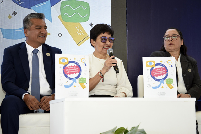 Docentes de la BUAP presentan libro de Metodología de la Investigación en Acajete