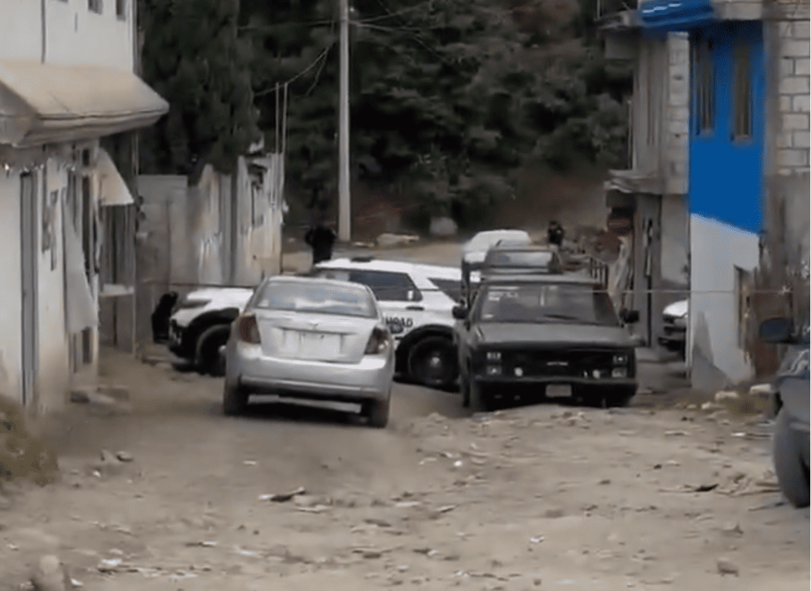 Ejecutan a hombre dentro de auto en San Miguel Canoa; zona es acordonada