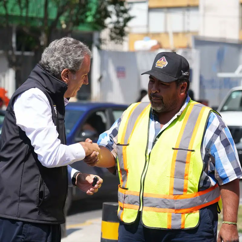 Supervisa Pepe Chedraui a cuadrillas de bacheo en la 17 Sur y 13 Poniente