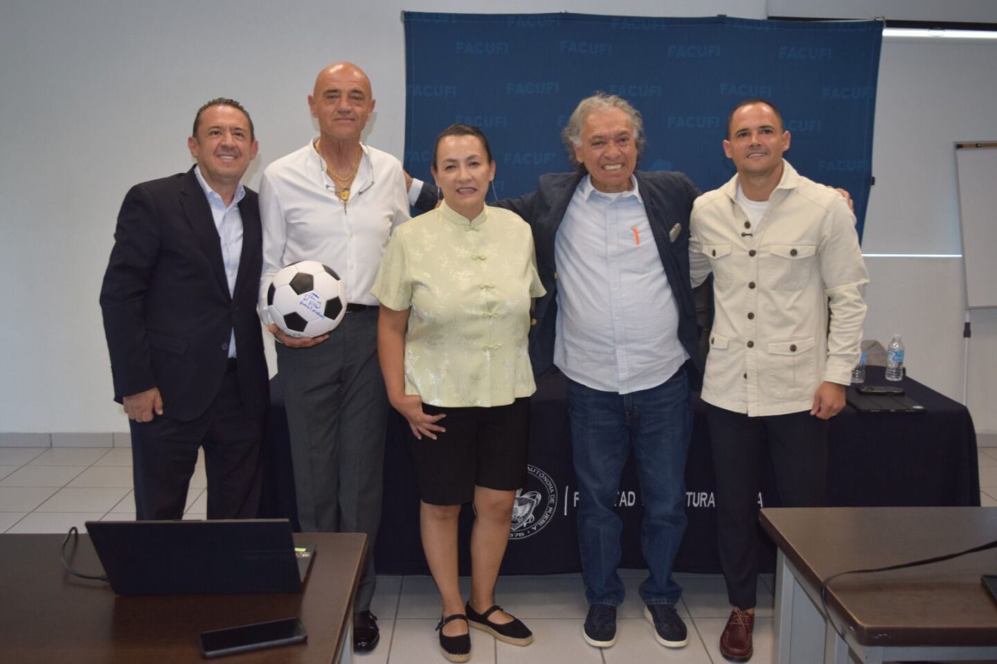 Presenta rector de UDEP ponencia ante estudiantes de Cultura Física BUAP
