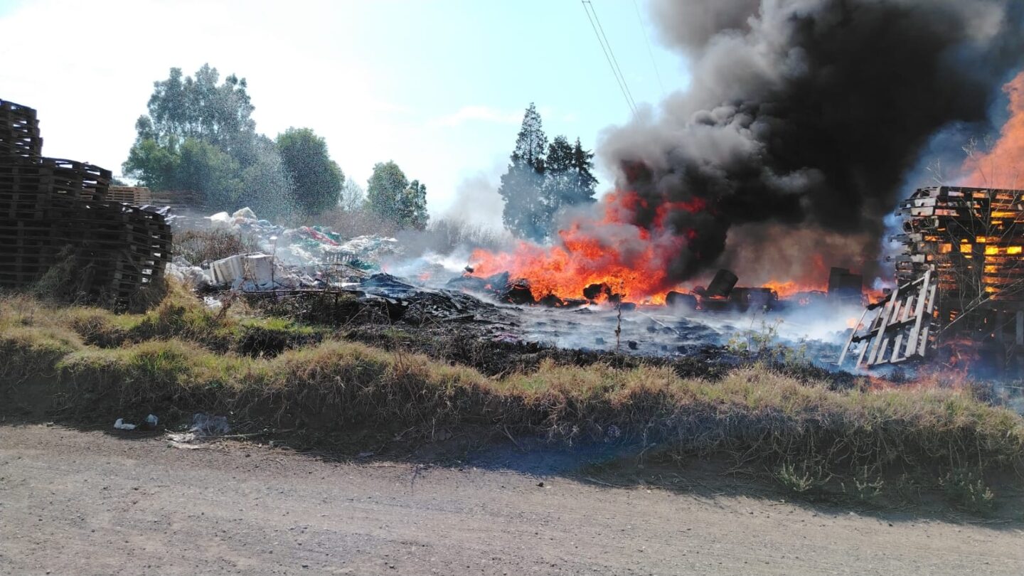 Controlan incendio en planta recicladora de Coronango; no hay víctimas