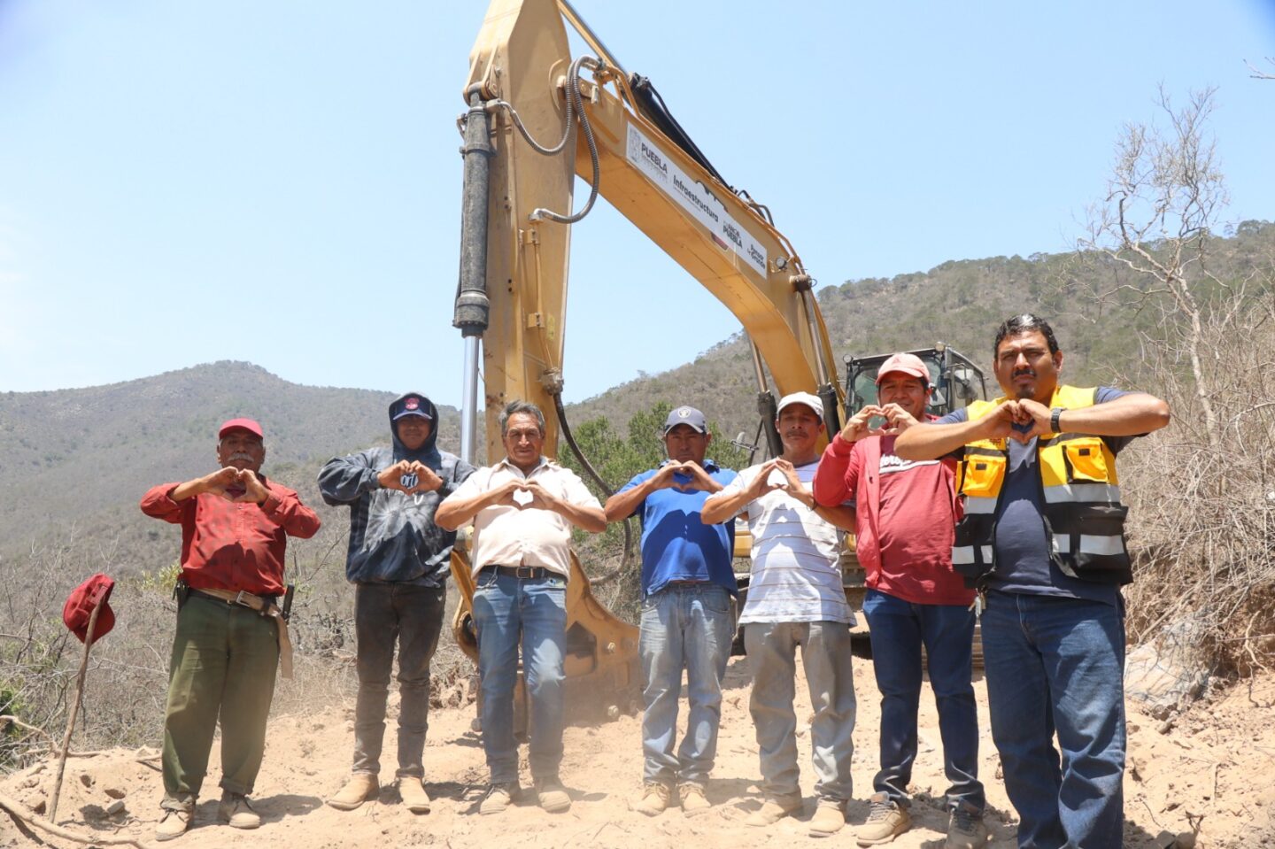 Gobierno del Estado abre camino rural tras 60 años de abandono