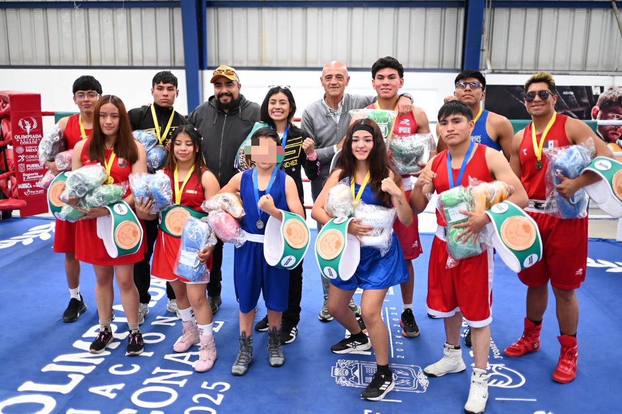 Reconocen “La Bonita” y “El Chelis” a participantes de Torneo “Ídolo Poblano 2026”