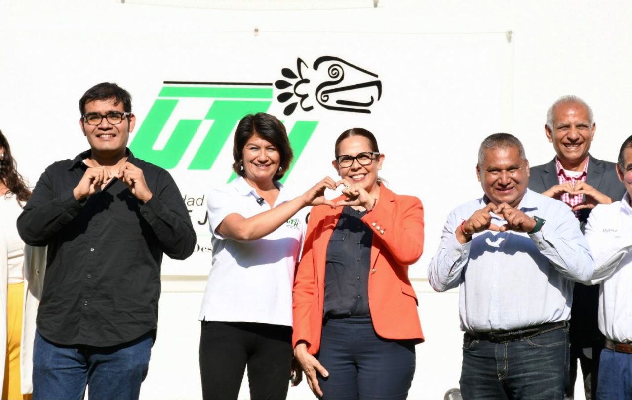 Reconoce subsecretaria de Educación Superior compromiso social y respuesta educativa de UTH