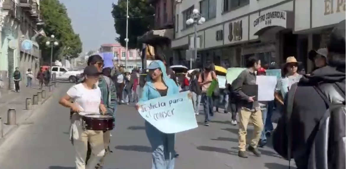 Protesta de estudiantes de música desata caos vial en Puebla y llega hasta Casa Aguayo