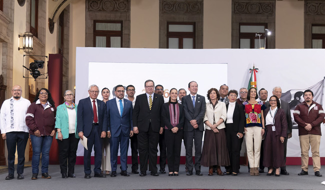 Presidenta presenta Comité de Científicos y Especialistas que analizarán la explotación de gas natural no convencional