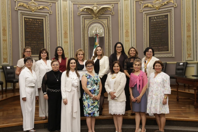 Presidencia y Mesa Directiva de la AMPEP rinden protesta en el Congreso del Estado; apuestan por humanizar el periodismo ante la IA 