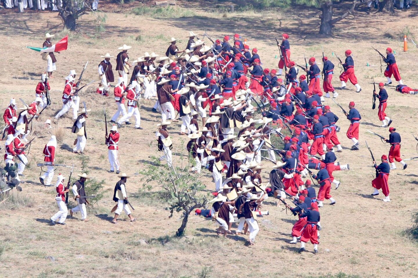 Con patriotismo y disciplina se escenifica Batalla del 5 de Mayo