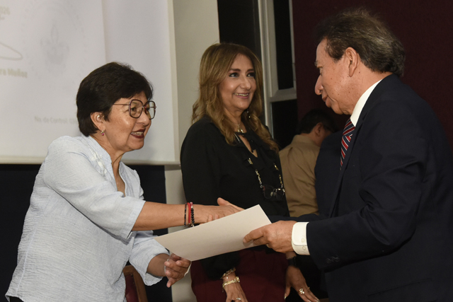 Entrega Rectora Lilia Cedillo reconocimientos en celebración del Día del Contador Público
