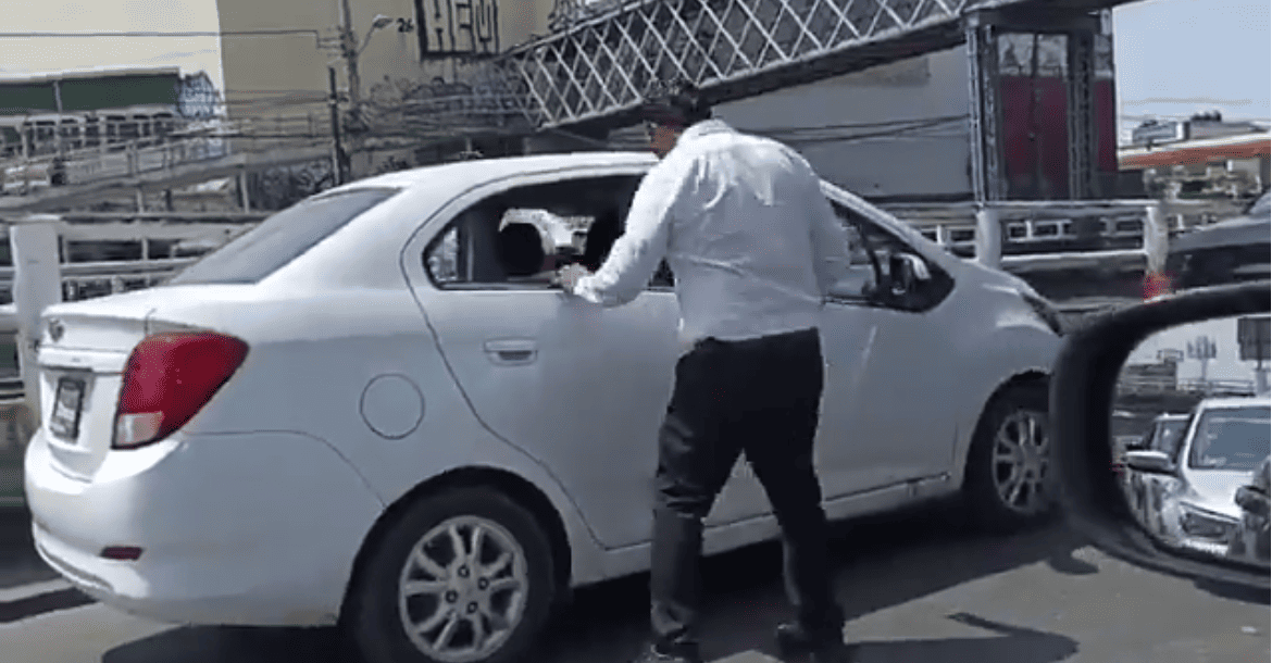 “Territorio prohibido”: taxistas atacan a chofer de app en la CAPU y reavivan crisis de transporte