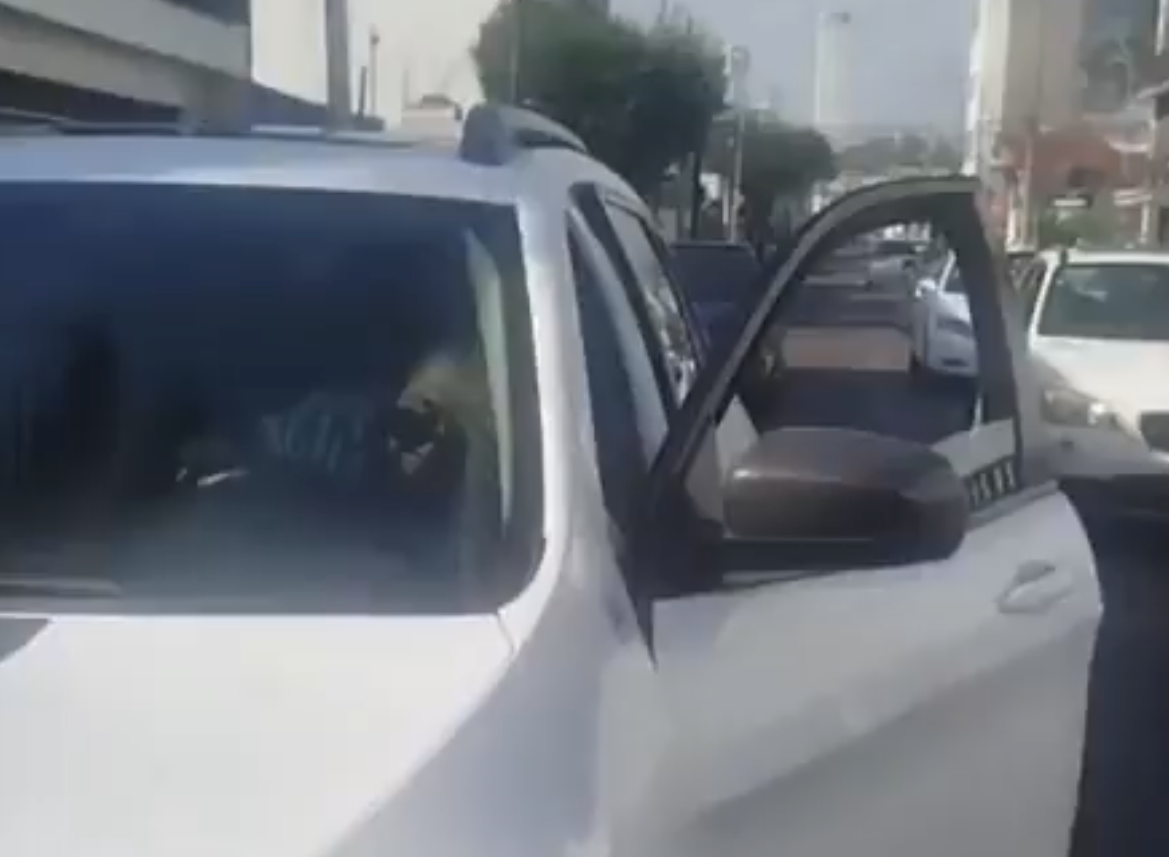 Viral en Puebla: mujer choca y escapa tras negarse a llamar al seguro en La Paz