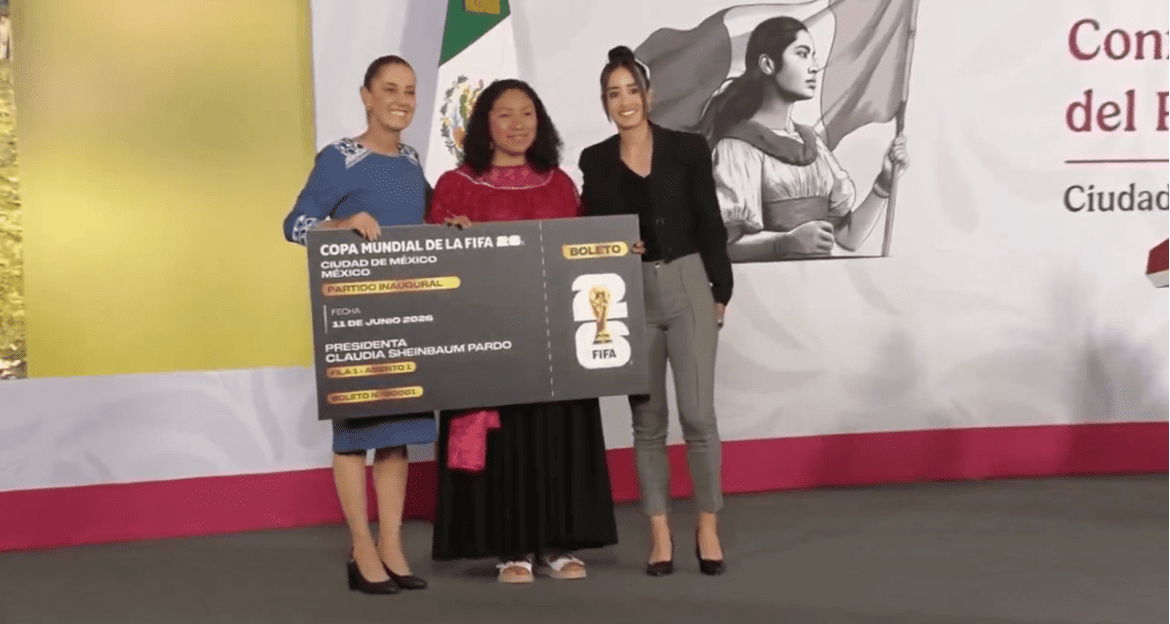 Yolett Cervantes Cuaquehua ganó el boleto que Sheinbaum rifó para asistir a la ceremonia inaugural del Mundial en CDMX