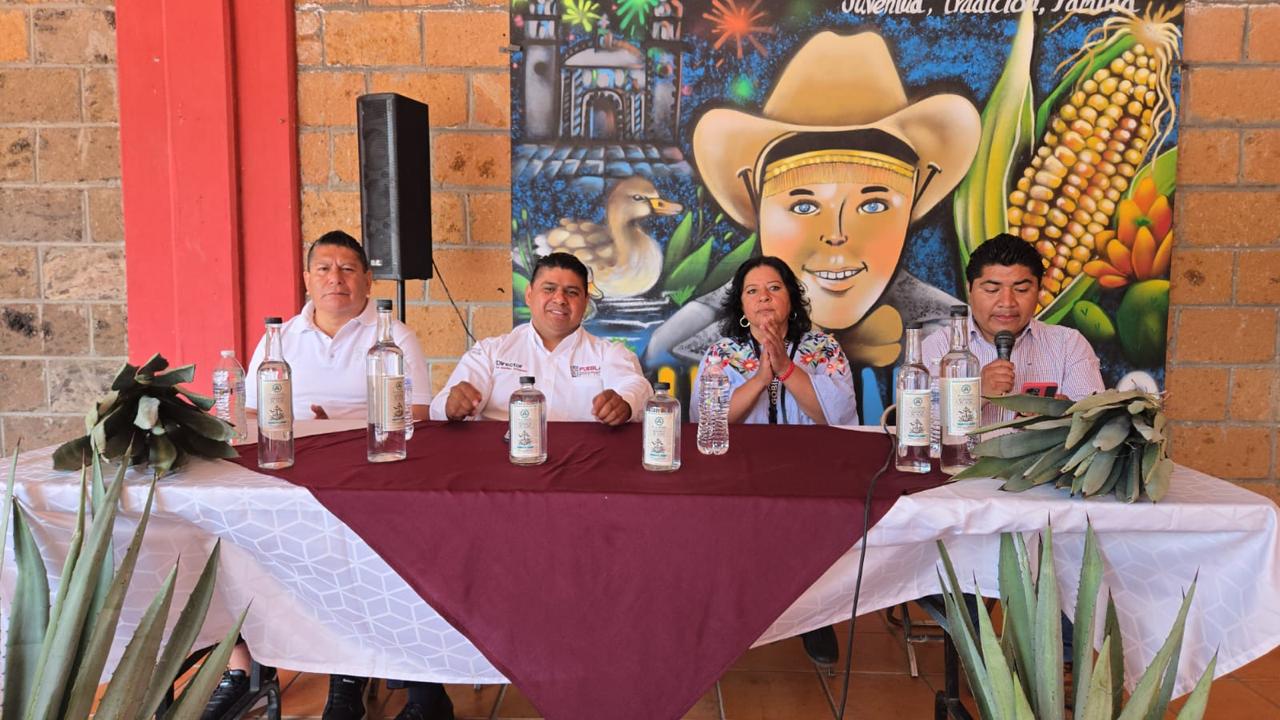 Gobierno estatal impulsa expoventas artesanales en espacios emblemáticos de los municipios