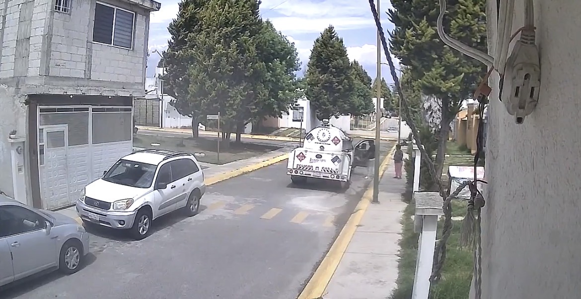 Viralizan atropellamiento de perro por pipa de gas en Huejotzingo