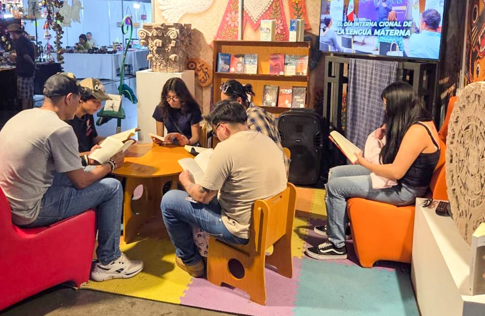 Gobierno del Estado fomenta lectura y creatividad en la Feria de Puebla 2026