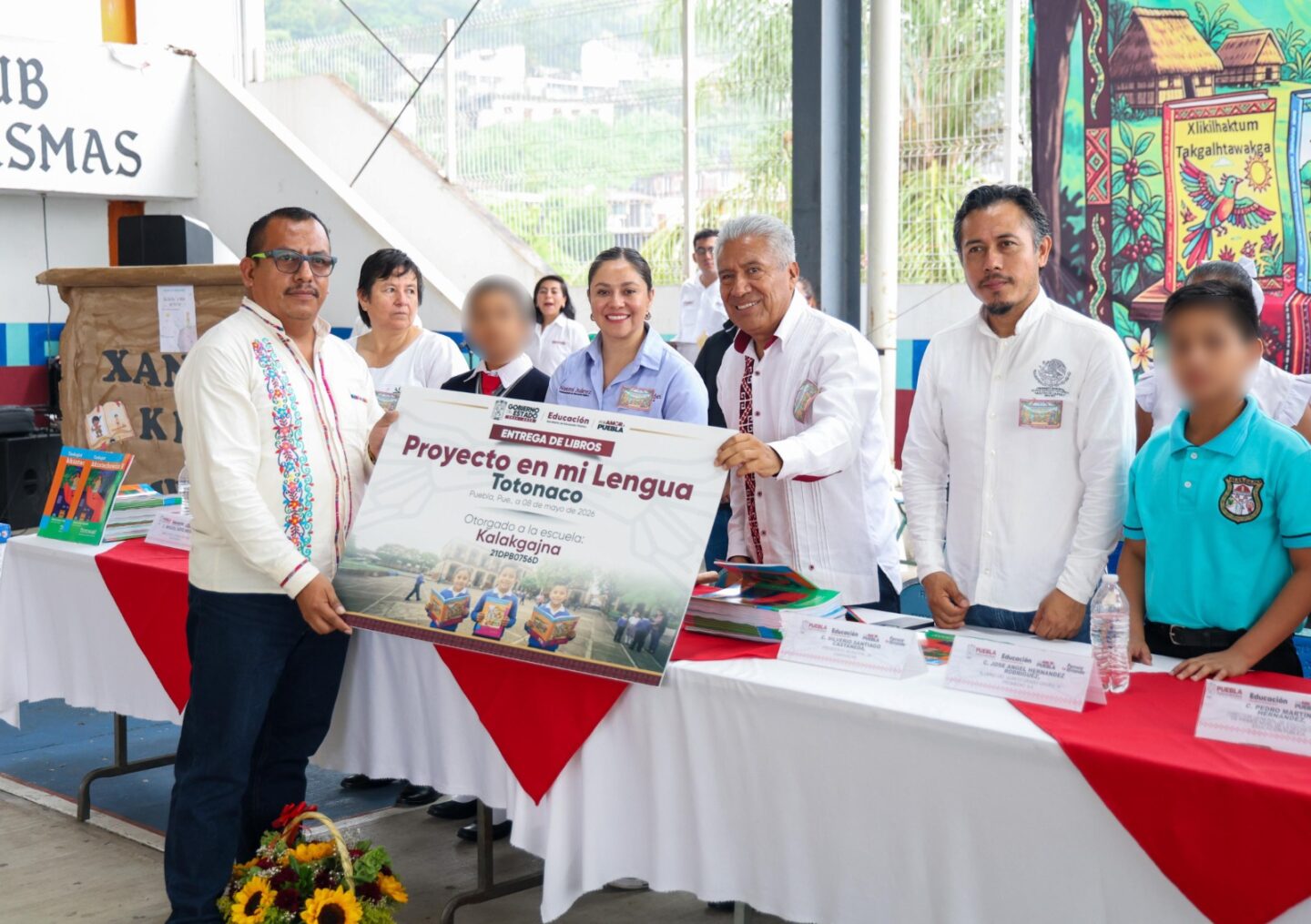 Fortalece SEP Puebla educación indígena con libros en totonaco