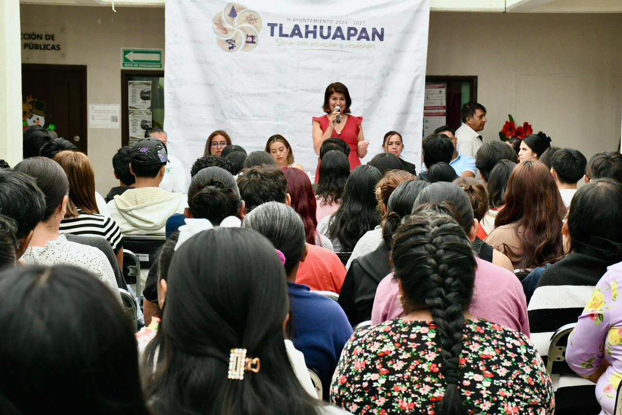 Impulsan UTH y Ayuntamiento de Tlahuapan permanencia escolar con becas