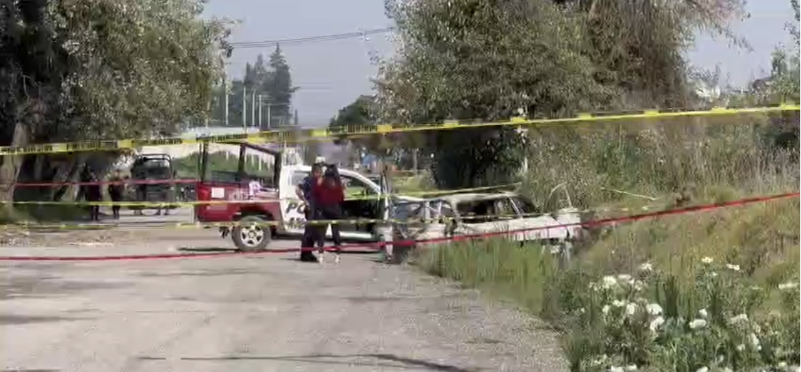 Investigan homicidio tras localizar cuerpo calcinado dentro de automóvil en Amozoc