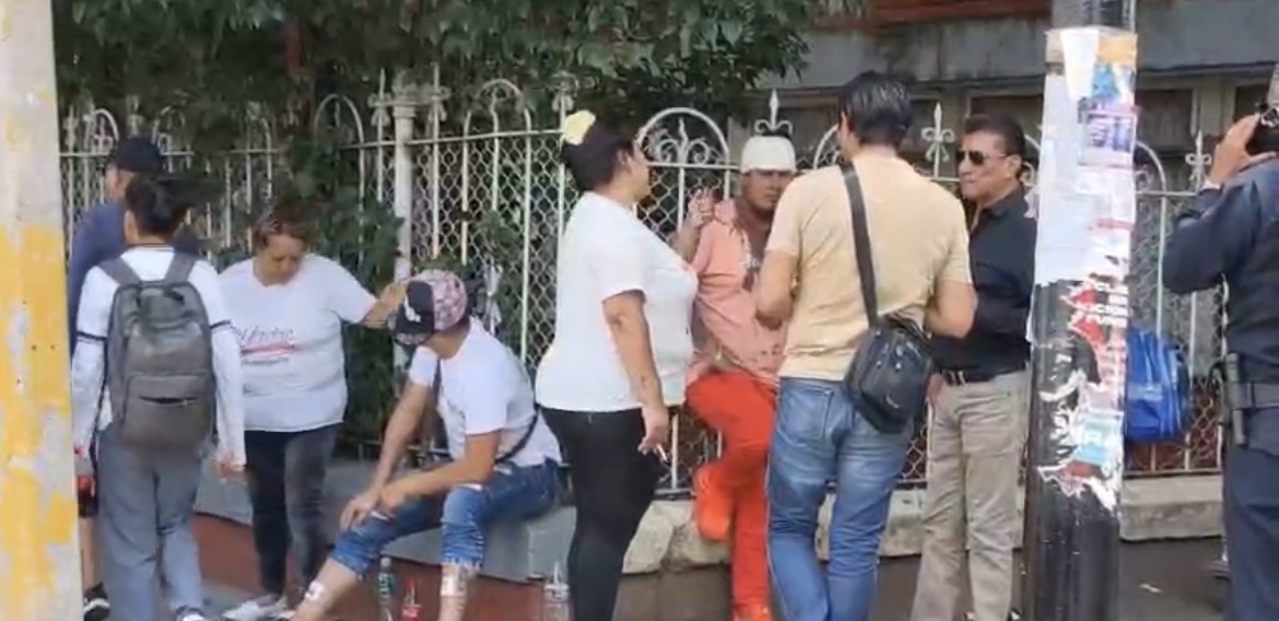 Escala conflicto en kínder de Puebla; padres protestan contra directora