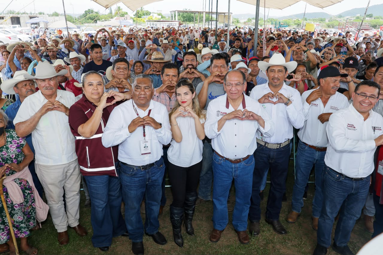 Con entrega oportuna de insumos, Gobierno Estatal fortalece productividad en la mixteca poblana 