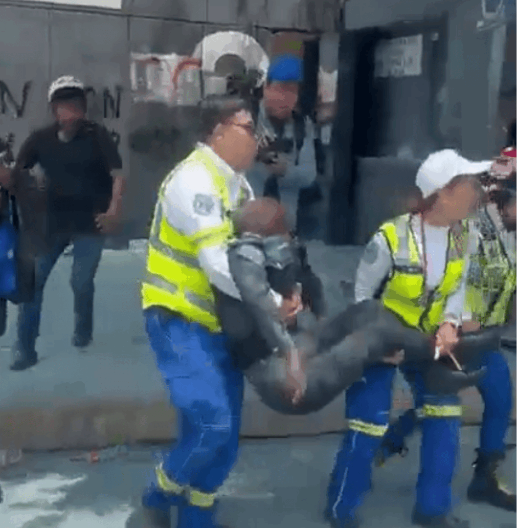 Policía auxiliar se desvanece durante enfrentamiento entre CNTE y personal de seguridad en la SEP
