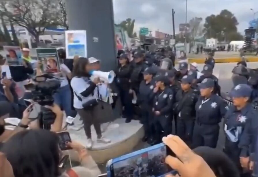 Colectivo de desaparecidos protesta en Cuauhtémoc previo a juego internacional rumbo al Mundial