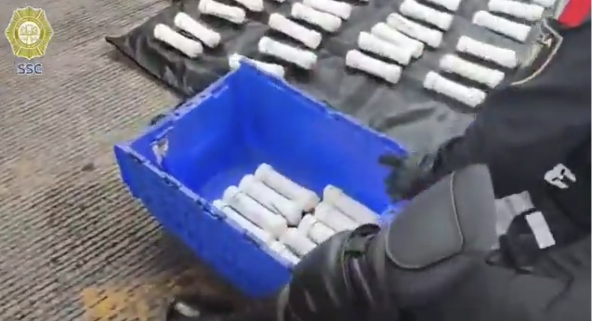 Autoridades aseguran explosivos artesanales en autobús que se dirigía a protestas de la CNTE