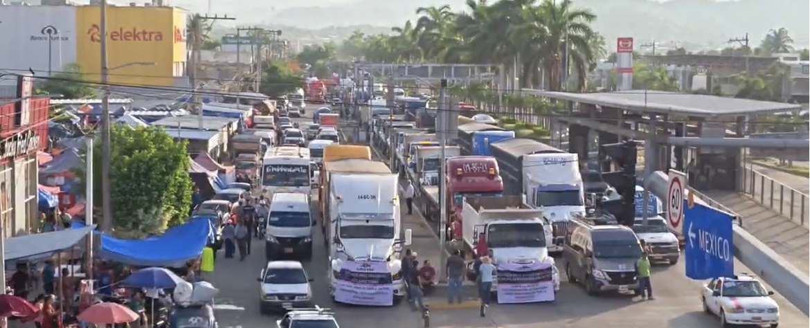 AMOTAC paraliza carreteras del país con bloqueos intermitentes; caos en accesos a CDMX y Puebla