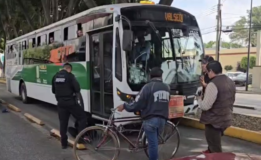 Atropellan a menor en carril del RUTA sobre el Blvd. 5 de Mayo; es atendido por servicios de emergencia