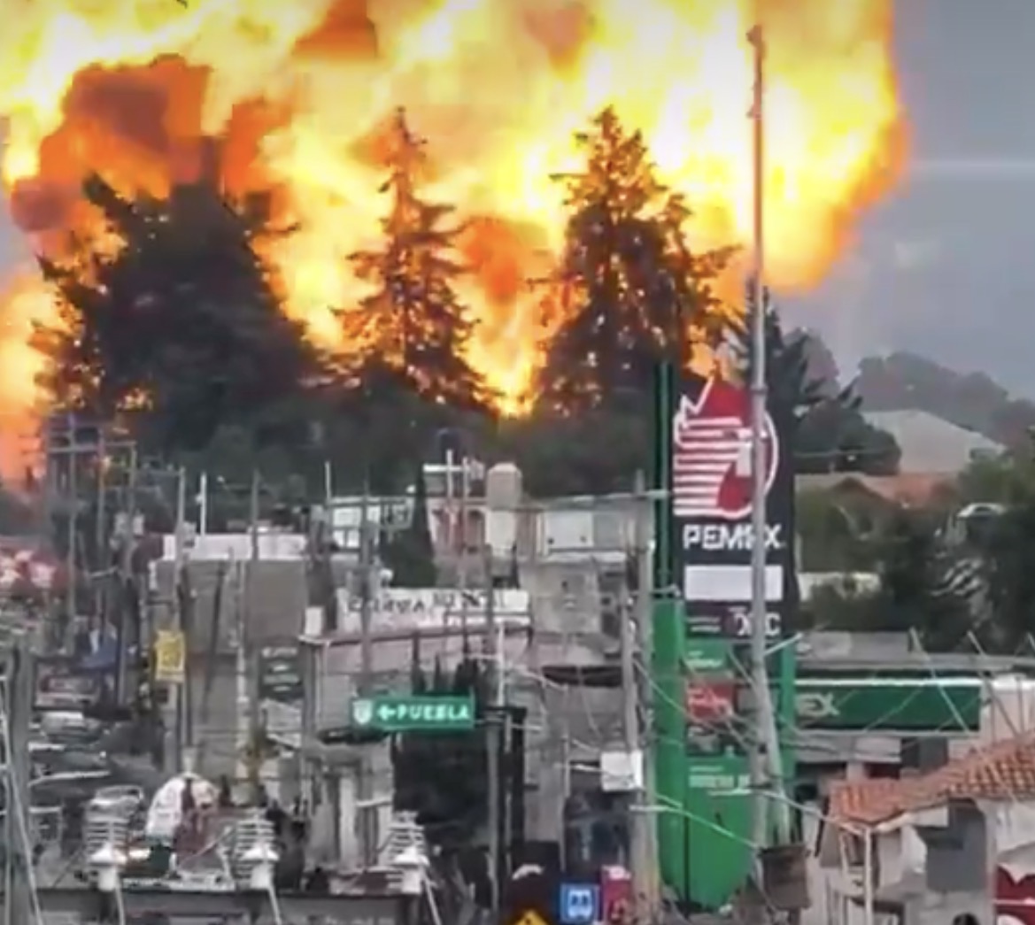 Fuerte estallido de pipa de gas LP en Tepeaca; incendio y operativo de emergencia en San Juan Negrete