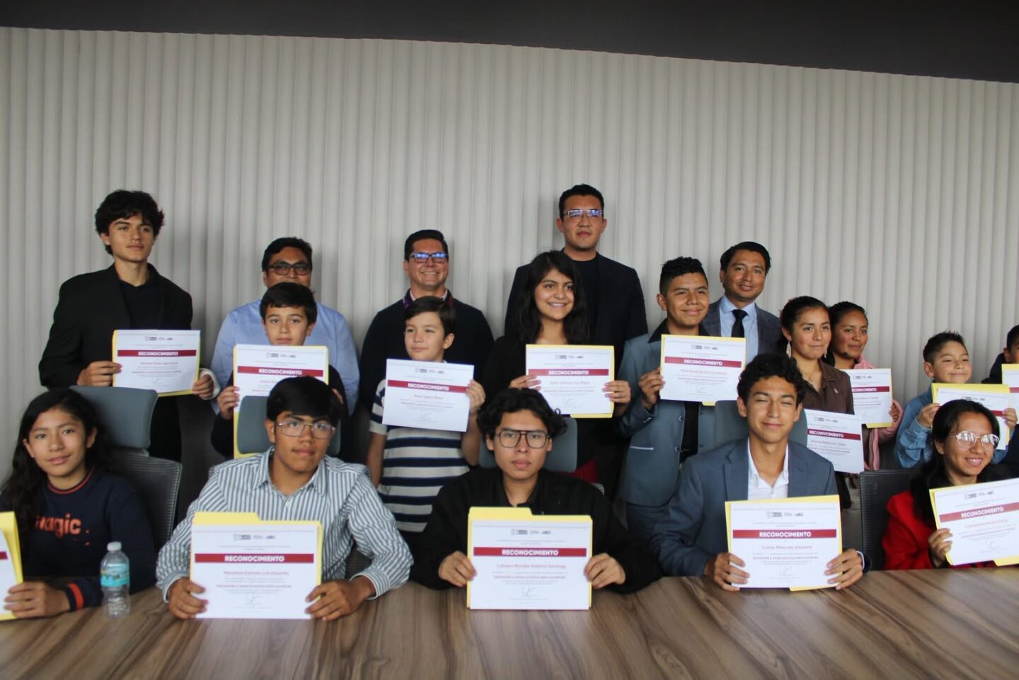Jóvenes poblanos representarán a México en competencia internacional de matemáticas en Singapur