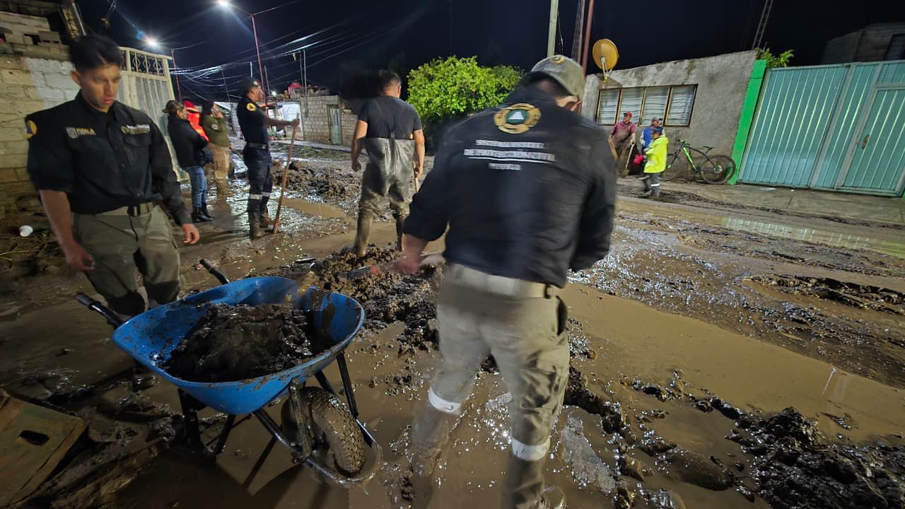 De manera inmediata, gobierno estatal atiende afectaciones por desbordamiento de río