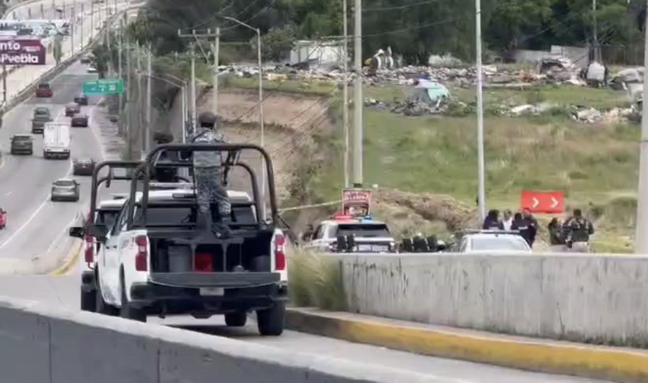 Movilización en Puebla tras hallazgo de restos humanos en el Periférico Ecológico