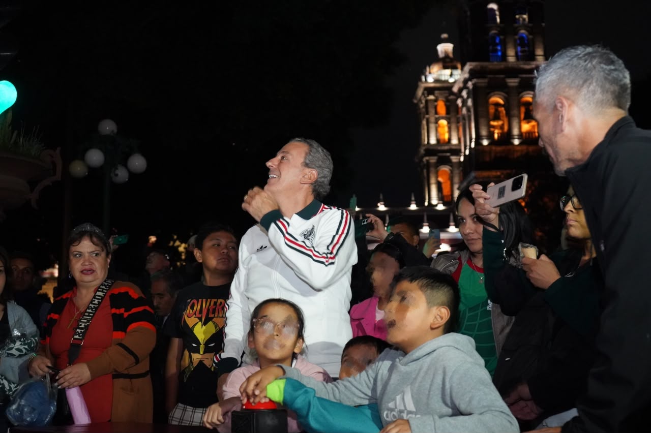 Inaugura Pepe Chedraui nuevo sistema de iluminación arquitectónica del Palacio Municipal