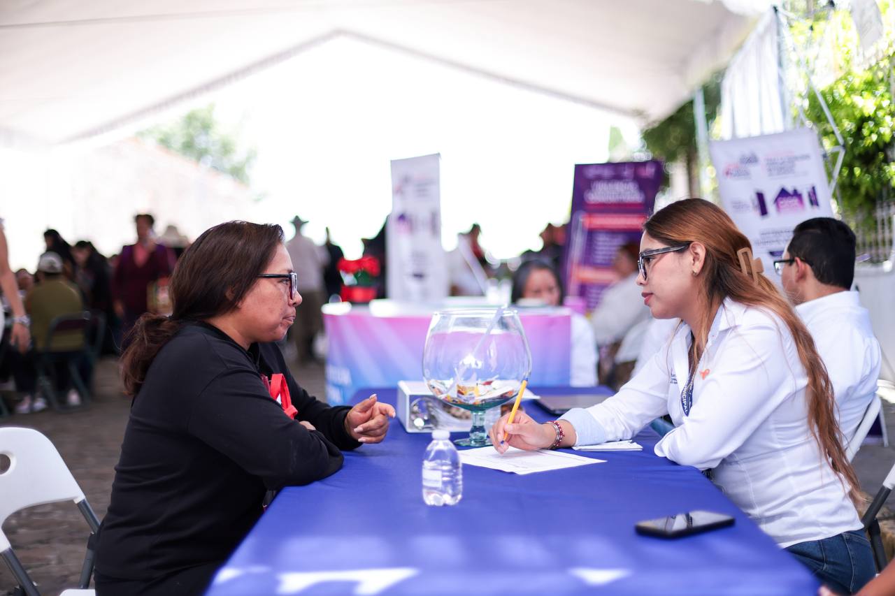 Acerca Lupita Cuautle atención integral a familias de San Francisco Acatepec