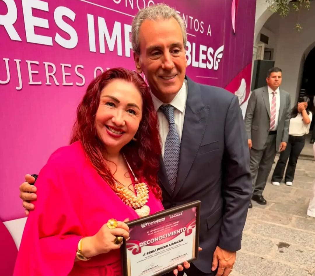 Érika Rivero, directora de Los Conjurados, recibe reconocimiento «Mujeres Imparables, Mujeres que Inspiran»