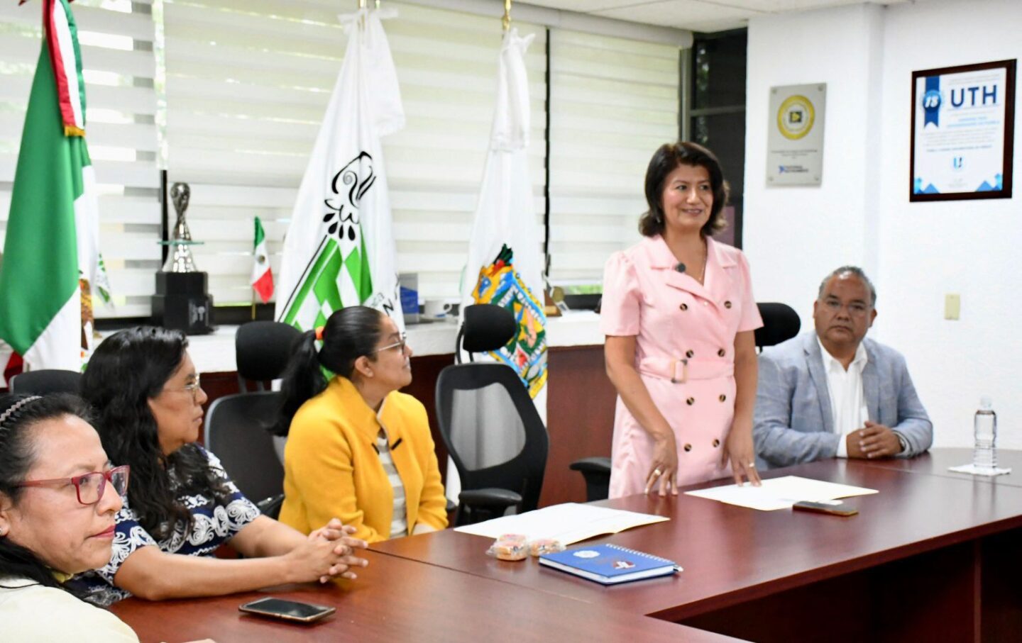 Firma UTH convenio con Test Technology para impulsar educación dual y empleo