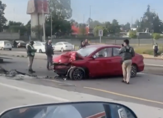 Choque sobre Periférico Ecológico moviliza a cuerpos de emergencia; reportan dos lesionados