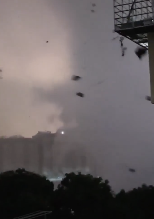 Devastador tornado golpea China; deja muertos, cientos de heridos y destrucción masiva