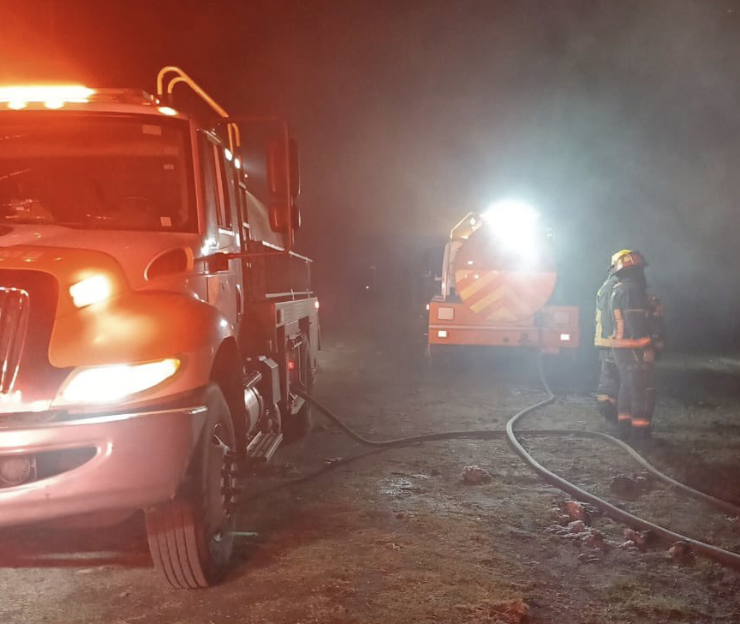 Incendio en fábrica de Camino a Canoa moviliza a cuerpos de emergencia en Puebla