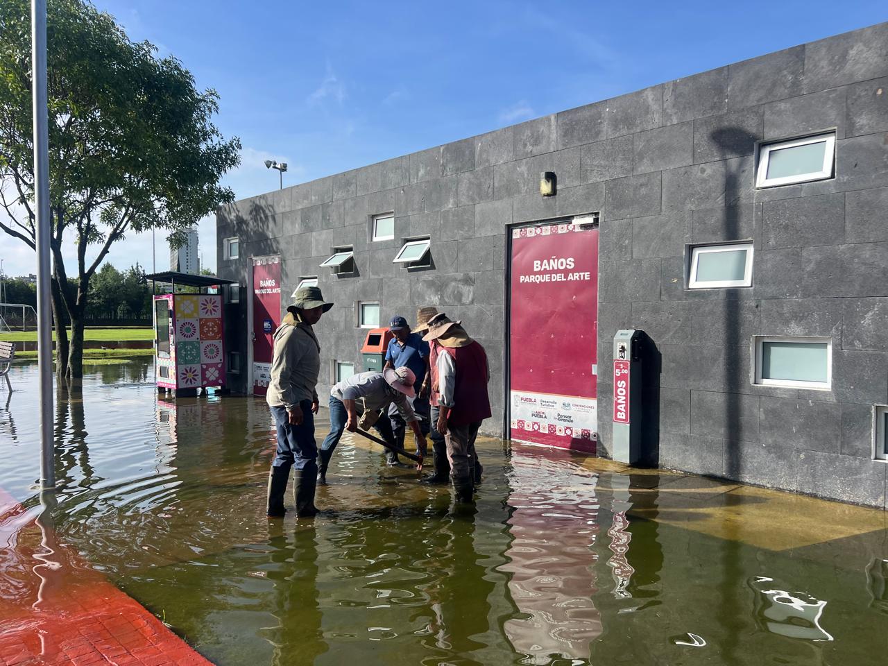 Convenciones y Parques atiende afectaciones en Parque Metropolitano y Parque del Arte tras intensas lluvias en Puebla