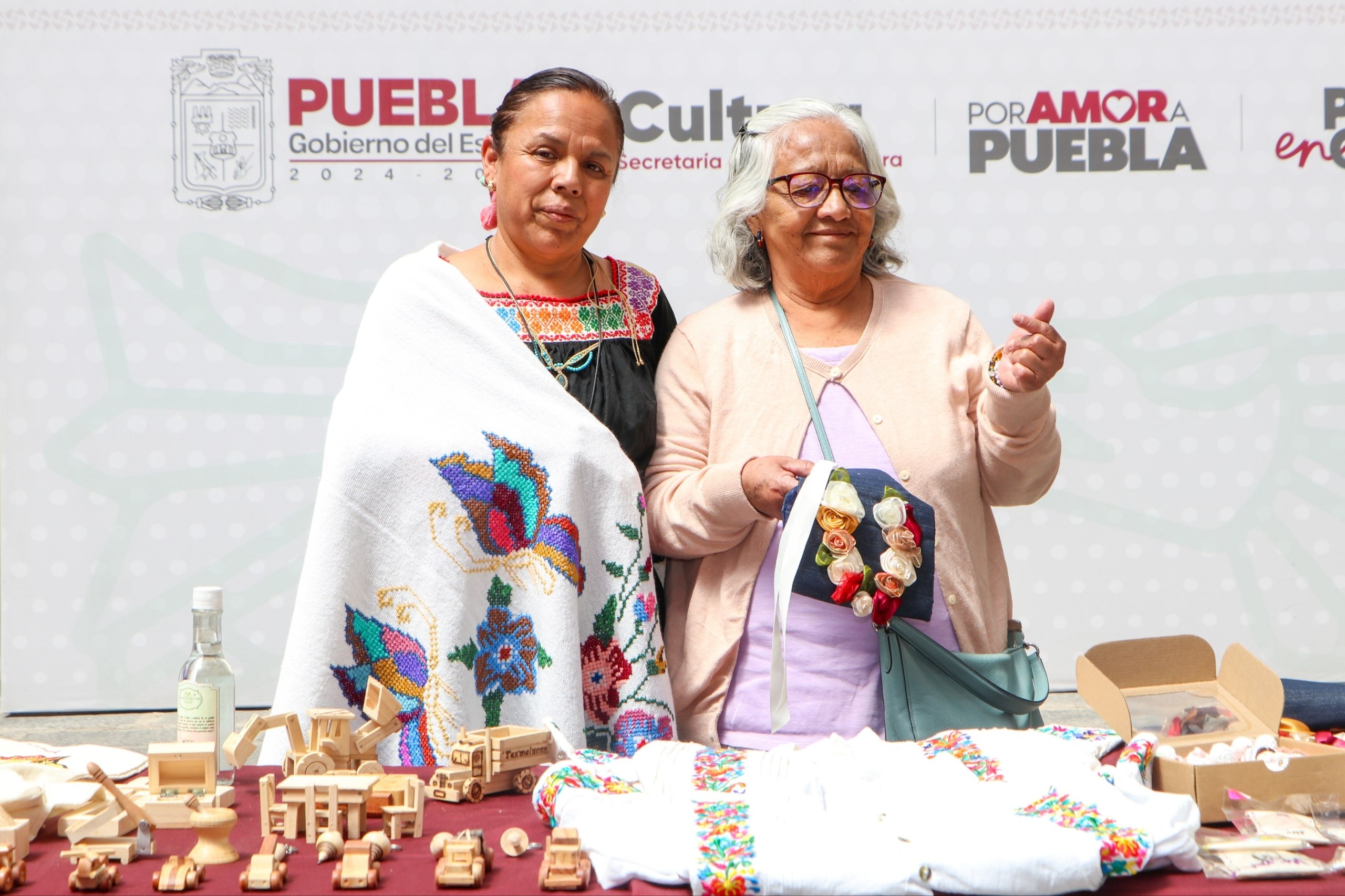 Secretaría de Arte y Cultura estatal promueve expo venta artesanal en Romero Vargas