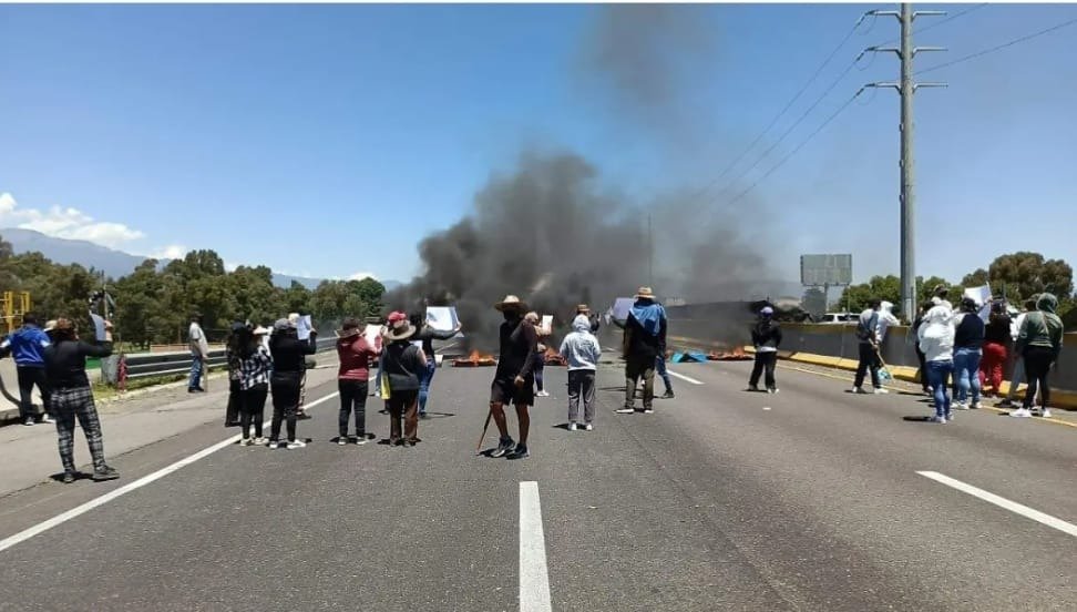 Familiares de mujer desaparecida bloquean por horas la México-Puebla para exigir avances en la investigación