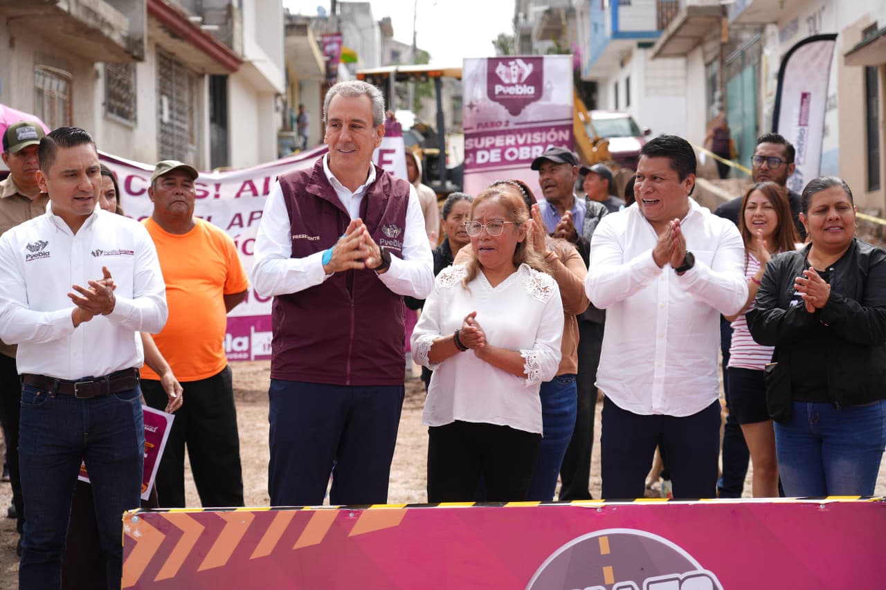 Supervisa Pepe Chedraui trabajos de pavimentación en la Junta Auxiliar Santo Tomás Chautla