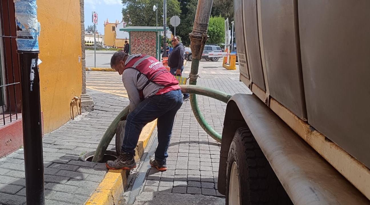 San Pedro Cholula refuerza acciones de desazolve y mantenimiento pluvial en el primer cuadro de la ciudad