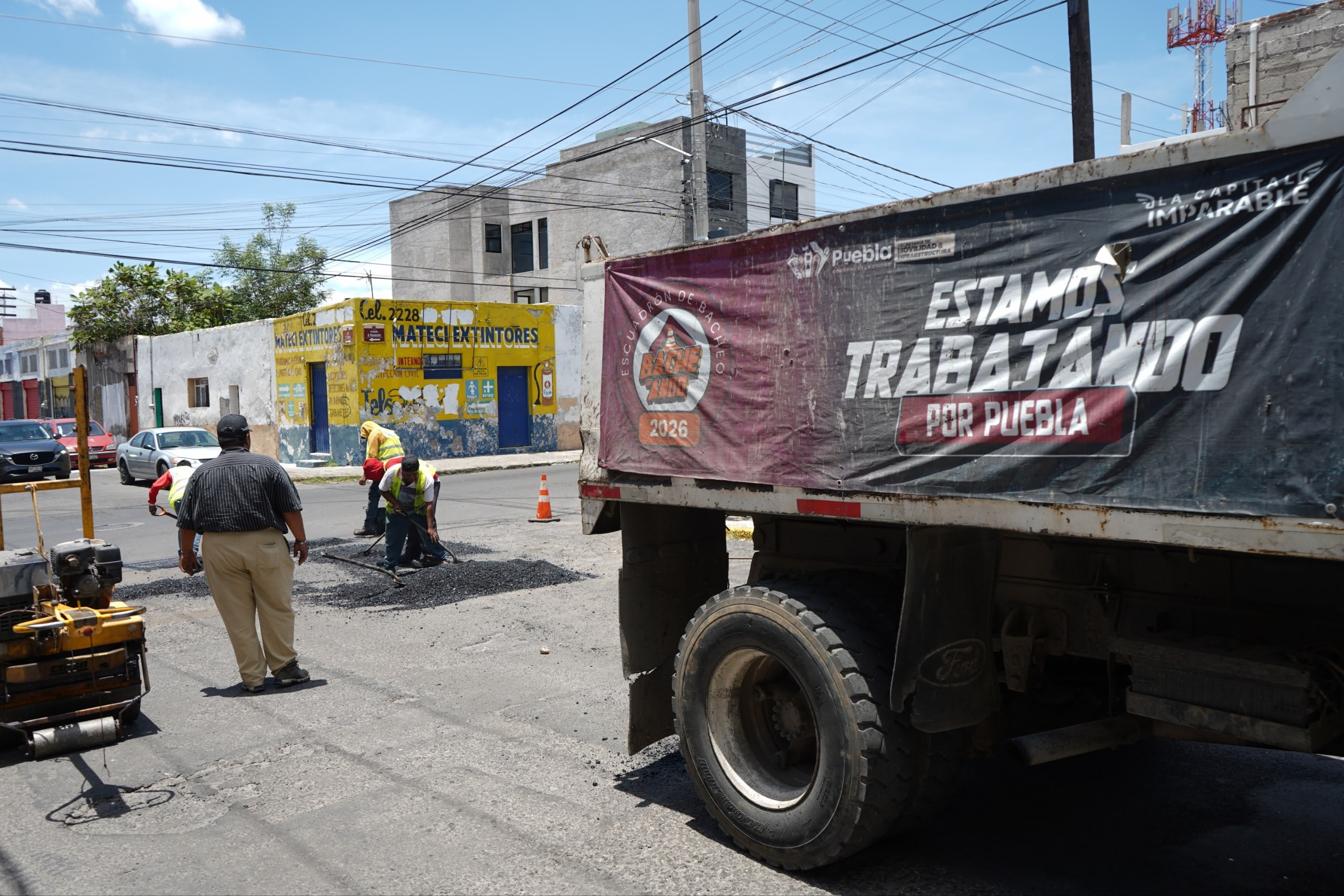 Gobierno de Pepe Chedraui continúa con acciones de bacheo en Barrio de San Miguel