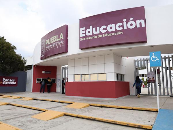 SEP Puebla inicia diálogo con Consejo Estudiantil de la Normal Rural “Carmen Serdán”