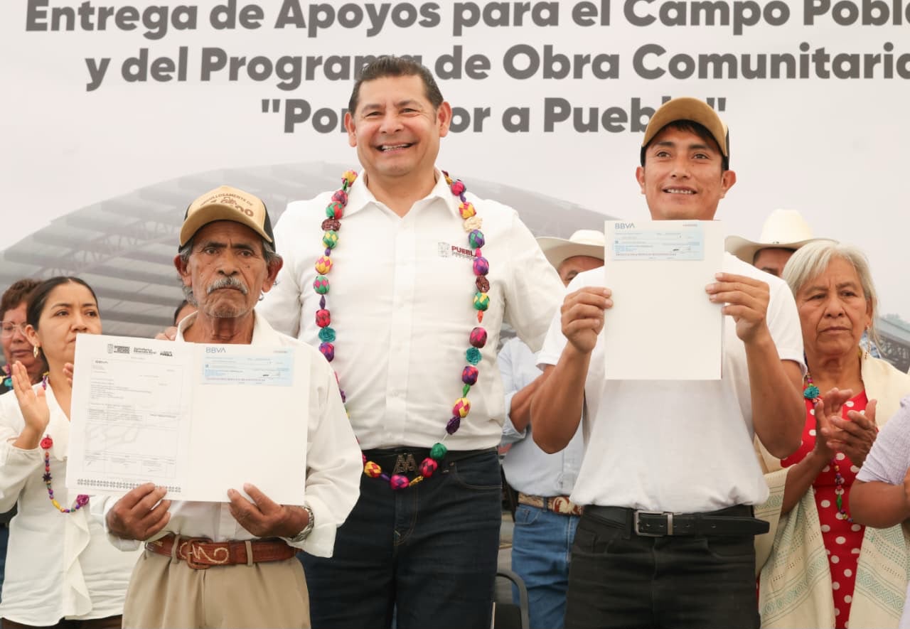Infraestructura carretera y Obra Comunitaria construyen bienestar en Huatlatlauca: Armenta Mier 